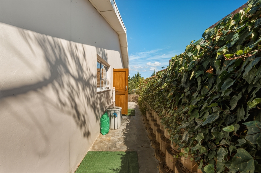 6 Bedroom Property for Sale in La Concorde Western Cape